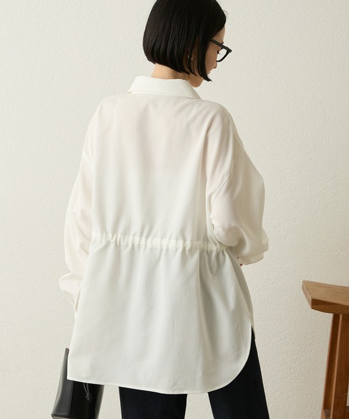 Aunely（オーネリー）の「【Aunely】ウエストドロストシャツ＜YOSOOIシリーズ〉（シャツ/ブラウス・レディース・モカ/チャコール/ネイビー/オフホワイト/イエロー・L/M）」の19枚目の写真
