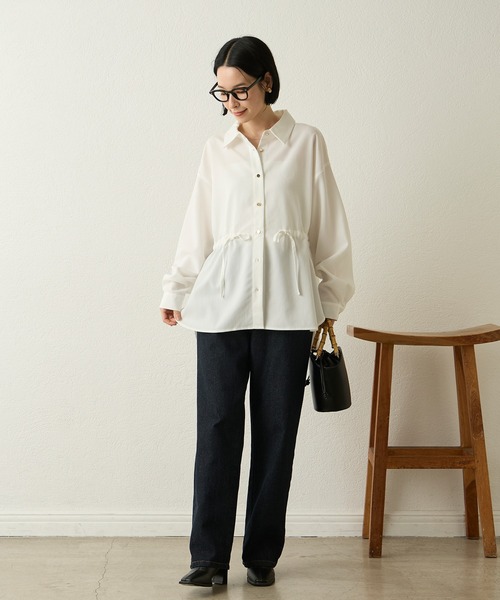 Aunely（オーネリー）の「【Aunely】ウエストドロストシャツ＜YOSOOIシリーズ〉（シャツ/ブラウス・レディース・モカ/チャコール/ネイビー/オフホワイト/イエロー・L/M）」の9枚目の写真