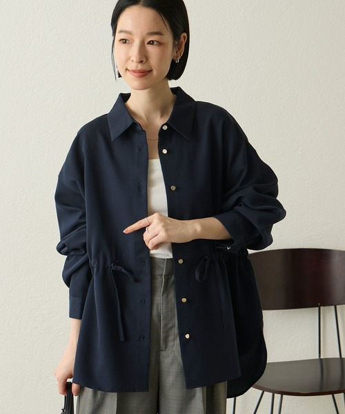 Aunely（オーネリー）の「【Aunely】ウエストドロストシャツ＜YOSOOIシリーズ〉（シャツ/ブラウス・レディース・モカ/チャコール/ネイビー/オフホワイト/イエロー・L/M）」の11枚目の写真
