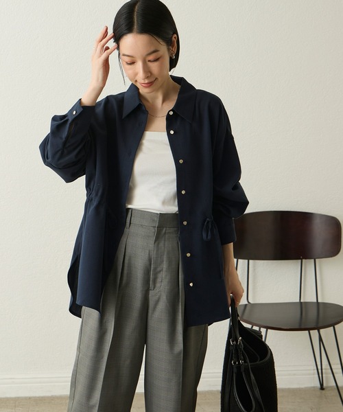 Aunely（オーネリー）の「【Aunely】ウエストドロストシャツ＜YOSOOIシリーズ〉（シャツ/ブラウス・レディース・モカ/チャコール/ネイビー/オフホワイト/イエロー・L/M）」の12枚目の写真