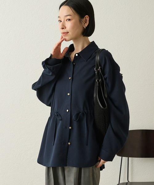 Aunely（オーネリー）の「【Aunely】ウエストドロストシャツ＜YOSOOIシリーズ〉（シャツ/ブラウス・レディース・モカ/チャコール/ネイビー/オフホワイト/イエロー・L/M）」の13枚目の写真