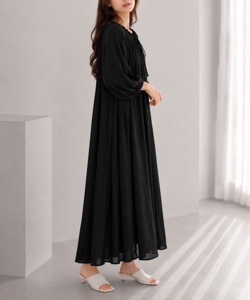 Muffiny(マフィニー)の「リボンネック ギャザーワンピース【Indian Cotton】(ワンピース・レディース・ストライプ/ブルー/ドット/ブラック・MEDIUM)」の9枚目の写真
