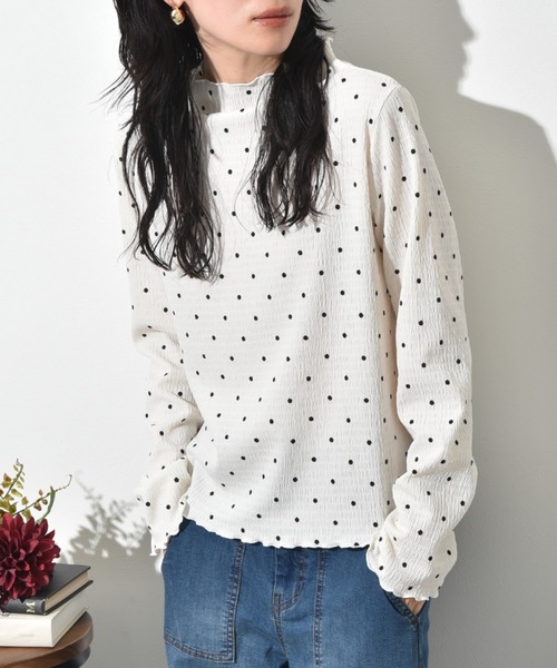 INTERPLANET（インタープラネット）の「シャーリング風ジャガードドットハイネックプルオーバー（Tシャツ/カットソー・レディース・アイボリー/ブラック・FREE）」の4枚目の写真