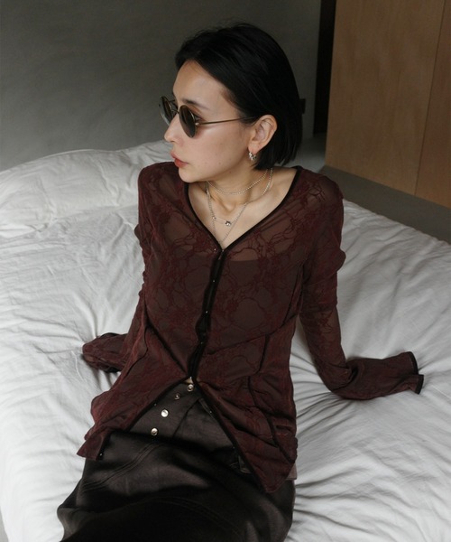 Ameri(アメリ)の「SHEER FLOCKY ROUND HEM TOPS(Tシャツ/カットソー・レディース・ブラック/ブラウン・MEDIUM/SMALL)」の19枚目の写真