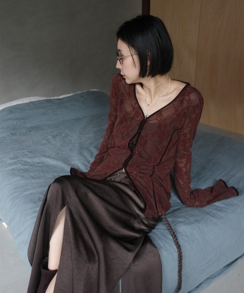 Ameri(アメリ)の「SHEER FLOCKY ROUND HEM TOPS(Tシャツ/カットソー・レディース・ブラック/ブラウン・MEDIUM/SMALL)」の21枚目の写真