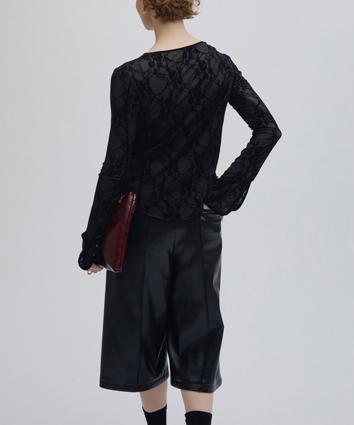 Ameri(アメリ)の「SHEER FLOCKY ROUND HEM TOPS(Tシャツ/カットソー・レディース・ブラック/ブラウン・MEDIUM/SMALL)」の14枚目の写真
