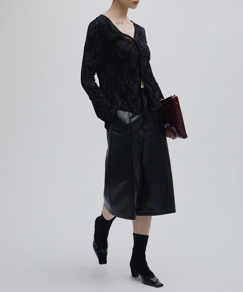Ameri(アメリ)の「SHEER FLOCKY ROUND HEM TOPS(Tシャツ/カットソー・レディース・ブラック/ブラウン・MEDIUM/SMALL)」の15枚目の写真