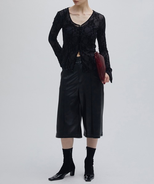 Ameri(アメリ)の「SHEER FLOCKY ROUND HEM TOPS(Tシャツ/カットソー・レディース・ブラック/ブラウン・MEDIUM/SMALL)」の16枚目の写真