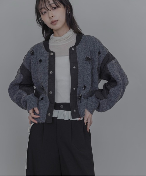 Eimee Law(エイミーロウ)の「キルトジャガード×ケーブルビジューニットブルゾン(ブルゾン・レディース・アイボリー/ダークグレー/ブラック・FREE)」の14枚目の写真