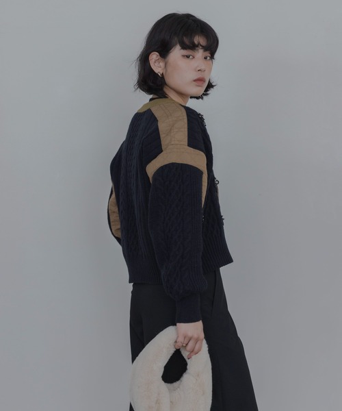 Eimee Law(エイミーロウ)の「キルトジャガード×ケーブルビジューニットブルゾン(ブルゾン・レディース・アイボリー/ダークグレー/ブラック・FREE)」の22枚目の写真