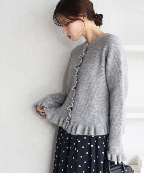 le.coeur blanc(ルクールブラン)の「パールボタンフリルカーディガン(カーディガン/ボレロ・レディース・アイボリー/ブラック/グレー・38)」の11枚目の写真