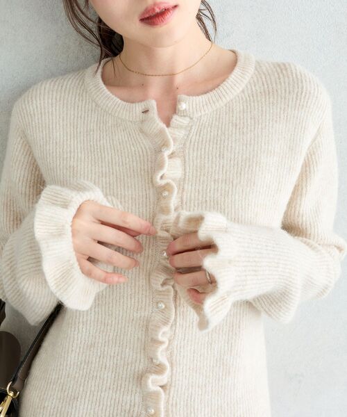 le.coeur blanc(ルクールブラン)の「パールボタンフリルカーディガン(カーディガン/ボレロ・レディース・アイボリー/ブラック/グレー・38)」の17枚目の写真