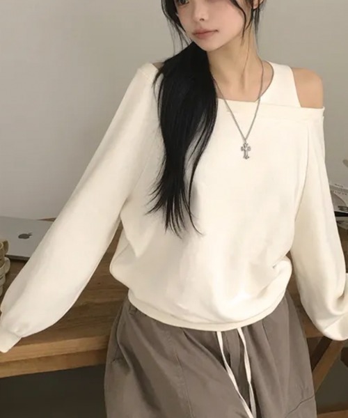 Emilie(エミリー)の「ワンショルダー ルーズラグランスウェット(Tシャツ/カットソー・レディース・ブルー/クリーム/グレー・FREE)」の8枚目の写真