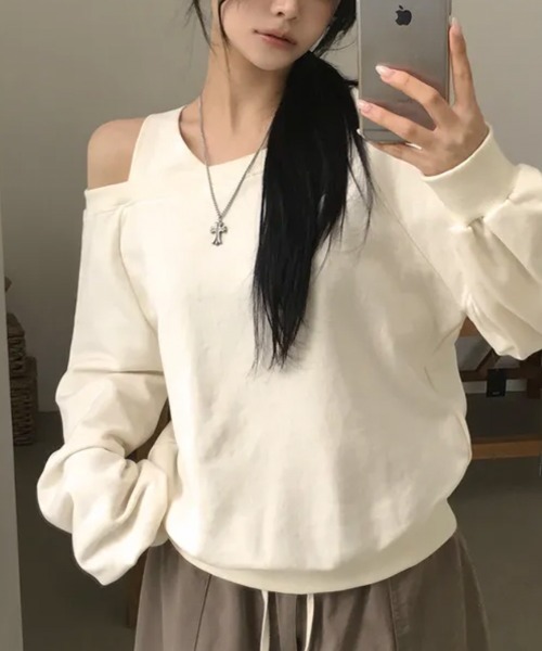 Emilie(エミリー)の「ワンショルダー ルーズラグランスウェット(Tシャツ/カットソー・レディース・ブルー/クリーム/グレー・FREE)」の11枚目の写真