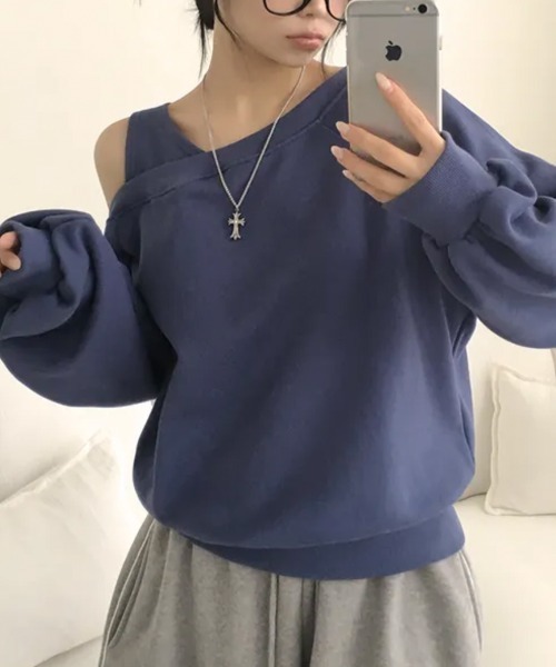 Emilie(エミリー)の「ワンショルダー ルーズラグランスウェット(Tシャツ/カットソー・レディース・ブルー/クリーム/グレー・FREE)」の22枚目の写真