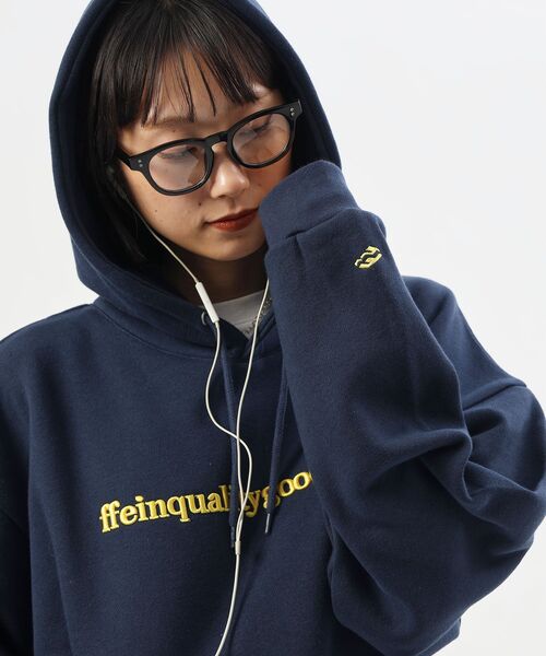 FFEIN(フェイン)の「【FFEIN(フェイン)】ヘビーウエイトセンター3D刺繍立体プルパーカー / プルパーカー フード フロントポケット 刺繍 裏起毛 ユニセックス センターロゴ(パーカー・メンズ・ネイビー/ブラック/ダークブラウン/アッシュグレー・MEDIUM/SMALL/LARGE)」の1枚目の写真
