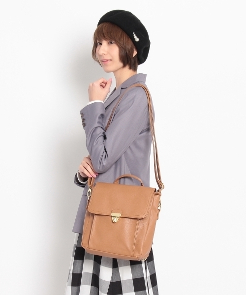 THE EMPORIUM（ジエンポリアム）の「2WAYフラップリュック（バックパック/リュック・レディース・ブラウン/ブラック/ネイビー/ホワイト・00）」の9枚目の写真