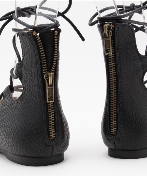 AZUL ENCANTO（アズールエンカント）の「レースアップフラットシューズ（その他シューズ・レディース・ブラック/シルバー・SMALL/LARGE/MEDIUM）」の4枚目の写真