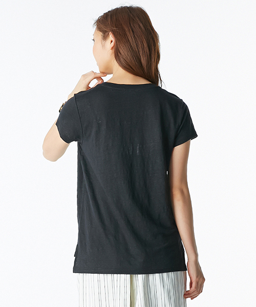 IEDIT(イディット)の「ブルーブラックプラネット フレンチリネンの大人Vネックトップス (Tシャツ/カットソー・レディース・ブラック・XX-LARGE/X-LARGE/LARGE/SMALL/MEDIUM)」の5枚目の写真