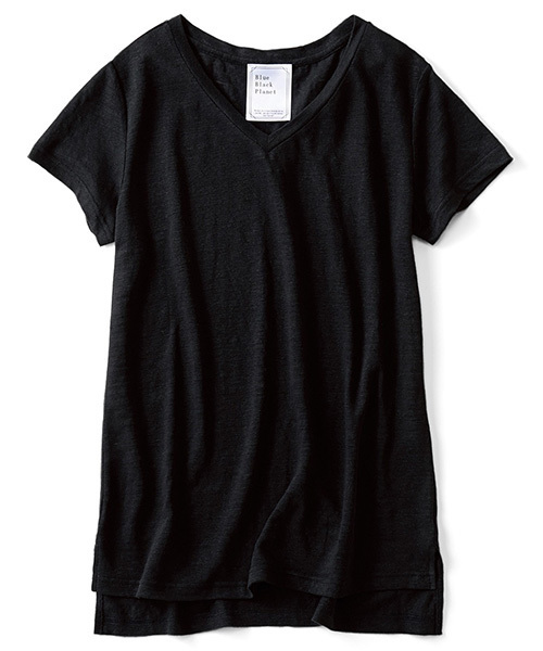 IEDIT(イディット)の「ブルーブラックプラネット フレンチリネンの大人Vネックトップス (Tシャツ/カットソー・レディース・ブラック・XX-LARGE/X-LARGE/LARGE/SMALL/MEDIUM)」の2枚目の写真