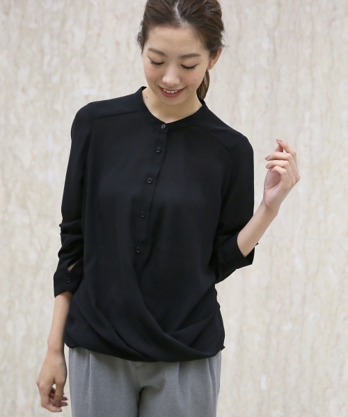 LEPSIM(レプシィム)の「カシュクールブラウスLS 738973(シャツ/ブラウス・レディース・オフホワイト/ブラック/グレー・MEDIUM/LARGE)」の2枚目の写真