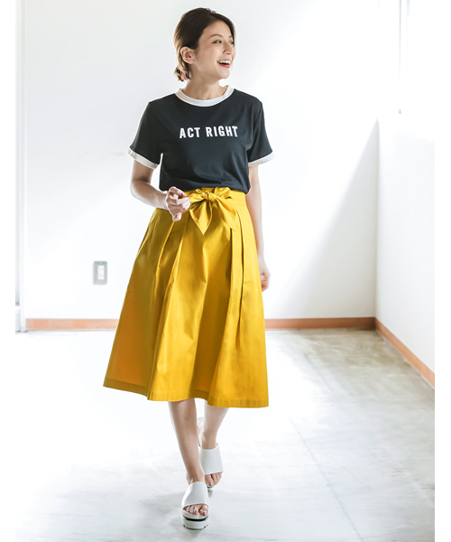 Re:EDIT（リエディ）の「[ウエストリボンがスタイリングのアクセントに。]ウエストリボンフレアスカートボトムス/スカート/膝丈・ミモレ丈（51～65cm）[リエディ]（スカート・レディース・ブルー/ネイビー/レッド/グリーン/ベージュ/マスタード・SMALL/LARGE/MEDIUM）」の19枚目の写真