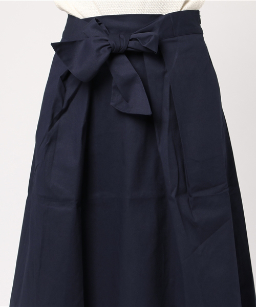 Re:EDIT（リエディ）の「[ウエストリボンがスタイリングのアクセントに。]ウエストリボンフレアスカートボトムス/スカート/膝丈・ミモレ丈（51～65cm）[リエディ]（スカート・レディース・ブルー/ネイビー/レッド/グリーン/ベージュ/マスタード・SMALL/LARGE/MEDIUM）」の11枚目の写真