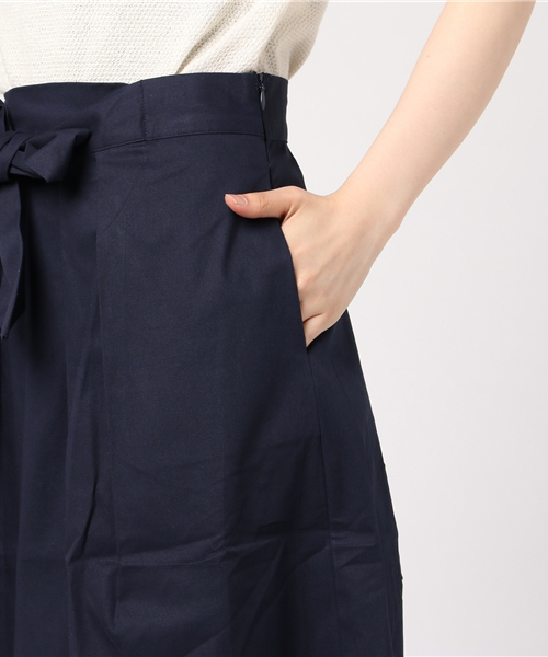 Re:EDIT（リエディ）の「[ウエストリボンがスタイリングのアクセントに。]ウエストリボンフレアスカートボトムス/スカート/膝丈・ミモレ丈（51～65cm）[リエディ]（スカート・レディース・ブルー/ネイビー/レッド/グリーン/ベージュ/マスタード・SMALL/LARGE/MEDIUM）」の13枚目の写真