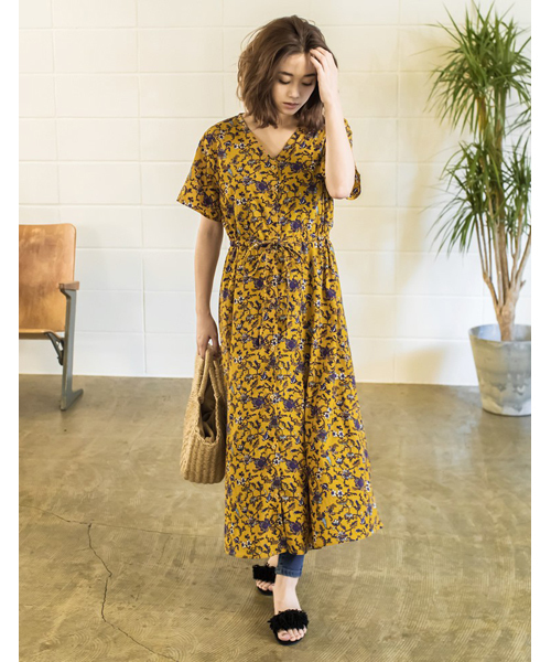 Re:EDIT（リエディ）の「[レトロな色使いでヴィンテージライクに華を添える]ヴィンテージ花柄ガウンワンピースワンピース/ワンピース/83～114cm[リエディ]（ワンピース・レディース・マスタード/グリーン/ブラック/ブラウン・MEDIUM）」の4枚目の写真