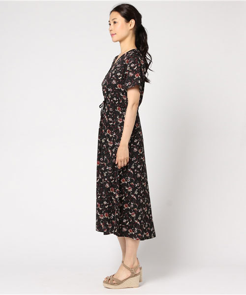 Re:EDIT（リエディ）の「[レトロな色使いでヴィンテージライクに華を添える]ヴィンテージ花柄ガウンワンピースワンピース/ワンピース/83～114cm[リエディ]（ワンピース・レディース・マスタード/グリーン/ブラック/ブラウン・MEDIUM）」の6枚目の写真