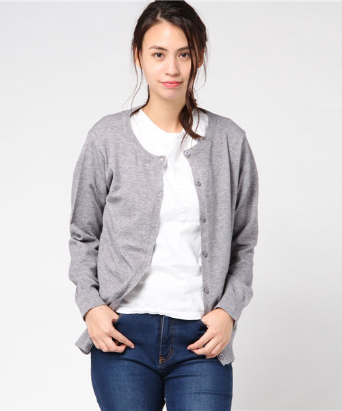 Honeys(ハニーズ)の「ベーシックなクルーネックカーディガン(カーディガン/ボレロ・レディース・ネイビー/ボルドー/マスタード/グリーン/杢グレー/オレンジ/ベージュ系その他/ブラック・L/M/LL)」の3枚目の写真