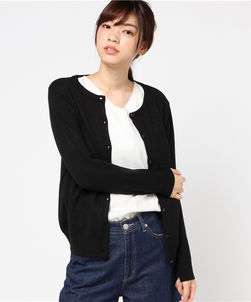 Honeys(ハニーズ)の「ベーシックなクルーネックカーディガン(カーディガン/ボレロ・レディース・ネイビー/ボルドー/マスタード/グリーン/杢グレー/オレンジ/ベージュ系その他/ブラック・L/M/LL)」の2枚目の写真