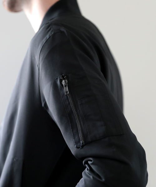 Denime（ドゥニーム）の「MA-1ブルゾン（MA-1・メンズ・ブラック/ベージュ・LARGE/MEDIUM/X-LARGE）」の11枚目の写真