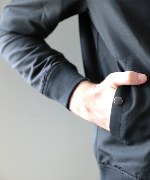 Denime（ドゥニーム）の「MA-1ブルゾン（MA-1・メンズ・ブラック/ベージュ・LARGE/MEDIUM/X-LARGE）」の5枚目の写真