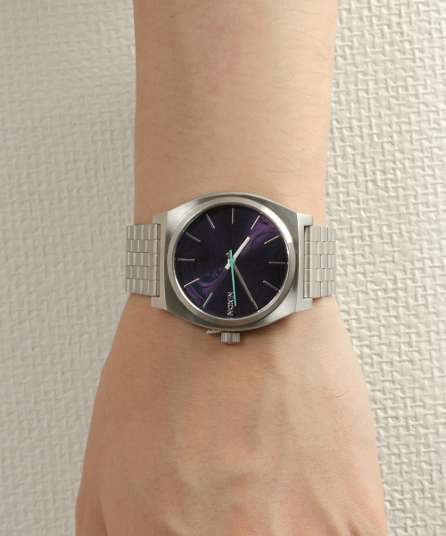NIXON（ニクソン）の「THE TIME TELLER（アナログ腕時計・メンズ・ブラック/ホワイト/グリーン/ゴールド系その他/ガンメタ/その他1/シルバー/その他2/パープル/その他3/その他4/その他5/その他6/その他7/ブルー・FREE）」の6枚目の写真