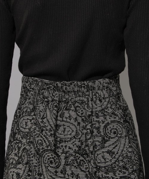 PAGEBOY（ページボーイ）の「ペイズリーチェックナロースカート（スカート・レディース・チャコールグレー/ブラック・SMALL/MEDIUM）」の15枚目の写真