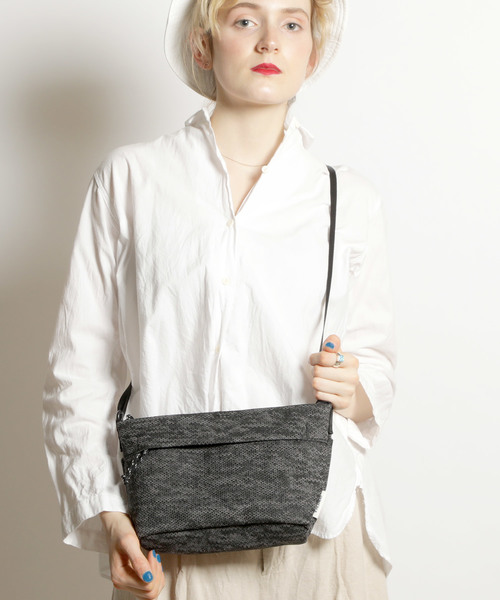knock through abstraction(ノックスルーアブストラクション)の「【knock through abstraction/ノックスルーアブストラクション】X-filament shoulder bag/クロスフィラメントショルダーバッグ(ショルダーバッグ・レディース・ブルー系その他/ブラック/ブラック系その他・FREE)」の3枚目の写真