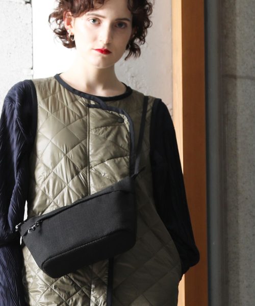 knock through abstraction(ノックスルーアブストラクション)の「【knock through abstraction/ノックスルーアブストラクション】X-filament shoulder bag/クロスフィラメントショルダーバッグ(ショルダーバッグ・レディース・ブルー系その他/ブラック/ブラック系その他・FREE)」の2枚目の写真