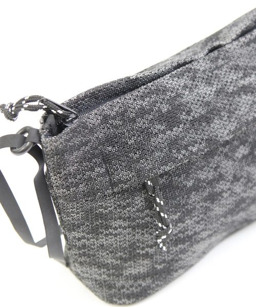 knock through abstraction(ノックスルーアブストラクション)の「【knock through abstraction/ノックスルーアブストラクション】X-filament shoulder bag/クロスフィラメントショルダーバッグ(ショルダーバッグ・レディース・ブルー系その他/ブラック/ブラック系その他・FREE)」の18枚目の写真