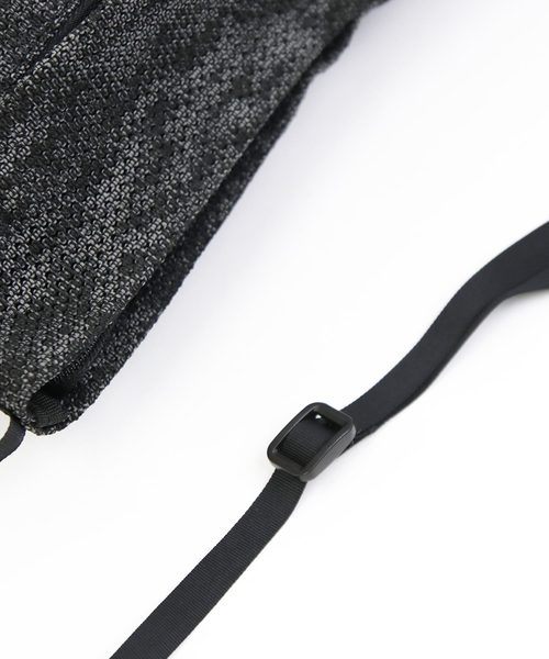knock through abstraction(ノックスルーアブストラクション)の「【knock through abstraction/ノックスルーアブストラクション】X-filament shoulder bag/クロスフィラメントショルダーバッグ(ショルダーバッグ・レディース・ブルー系その他/ブラック/ブラック系その他・FREE)」の7枚目の写真