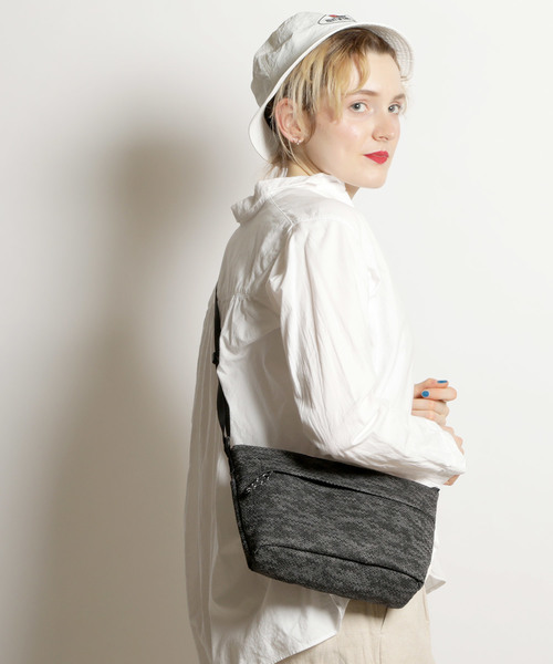 knock through abstraction(ノックスルーアブストラクション)の「【knock through abstraction/ノックスルーアブストラクション】X-filament shoulder bag/クロスフィラメントショルダーバッグ(ショルダーバッグ・レディース・ブルー系その他/ブラック/ブラック系その他・FREE)」の20枚目の写真