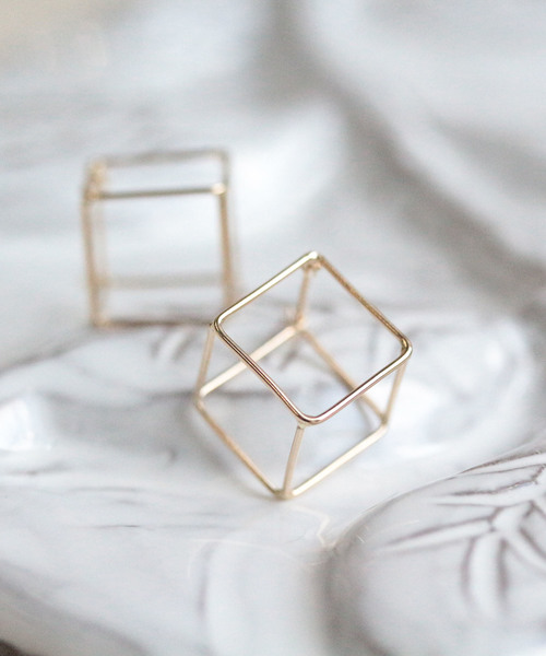 Cui Cui キュイキュイ の K10yg 立体キューブピアス ピアス 両耳用 Wear