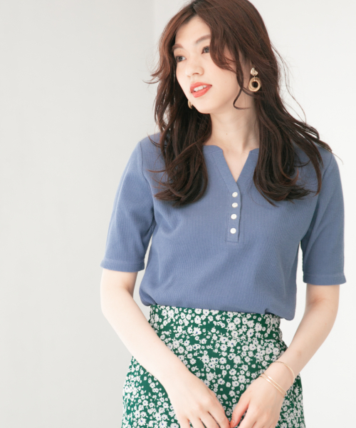 GLOBAL WORK（グローバルワーク）の「2WAYハリヌキリブヘンリー/836835（Tシャツ/カットソー・レディース・サックスブルー/ブラック/カーキ/その他/オフホワイト・MEDIUM/LARGE）」の4枚目の写真