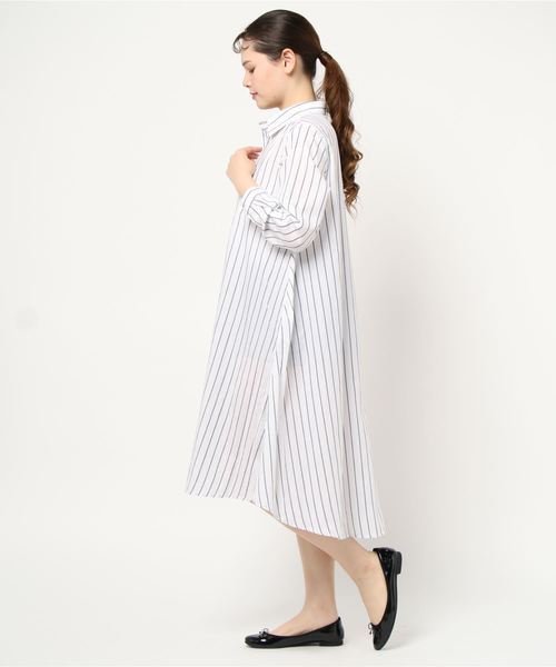 BELLUNA（ベルーナ）の「スキッパー衿デザインシャツワンピース（シャツワンピース・レディース・ブラウン/オフホワイト/ブルー・MEDIUM/LARGE/X-LARGE）」の11枚目の写真