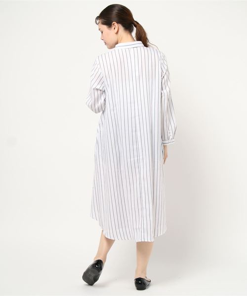 BELLUNA（ベルーナ）の「スキッパー衿デザインシャツワンピース（シャツワンピース・レディース・ブラウン/オフホワイト/ブルー・MEDIUM/LARGE/X-LARGE）」の12枚目の写真