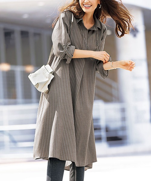 BELLUNA（ベルーナ）の「スキッパー衿デザインシャツワンピース（シャツワンピース・レディース・ブラウン/オフホワイト/ブルー・MEDIUM/LARGE/X-LARGE）」の2枚目の写真