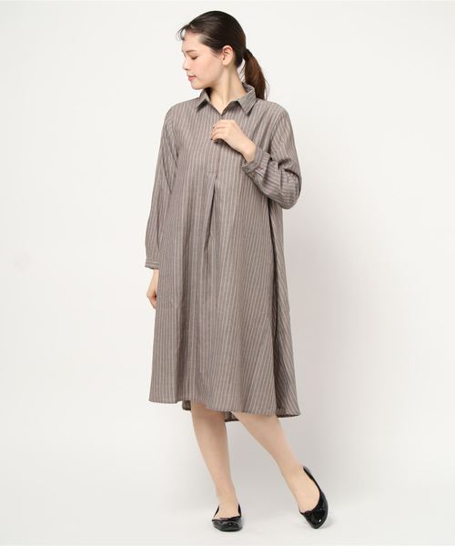 BELLUNA（ベルーナ）の「スキッパー衿デザインシャツワンピース（シャツワンピース・レディース・ブラウン/オフホワイト/ブルー・MEDIUM/LARGE/X-LARGE）」の14枚目の写真