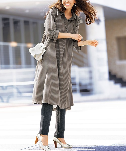 BELLUNA（ベルーナ）の「スキッパー衿デザインシャツワンピース（シャツワンピース・レディース・ブラウン/オフホワイト/ブルー・MEDIUM/LARGE/X-LARGE）」の7枚目の写真