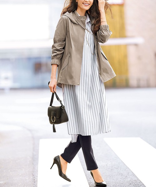 BELLUNA（ベルーナ）の「スキッパー衿デザインシャツワンピース（シャツワンピース・レディース・ブラウン/オフホワイト/ブルー・MEDIUM/LARGE/X-LARGE）」の5枚目の写真