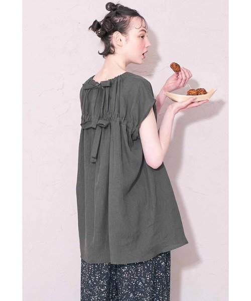 シロップ．（シロップ．）の「たっぷり後ろギャザーの麻混チュニックトップス（チュニック・レディース・ブラック/グレー・SMALL/MEDIUM/LARGE/X-LARGE/XX-LARGE）」の4枚目の写真